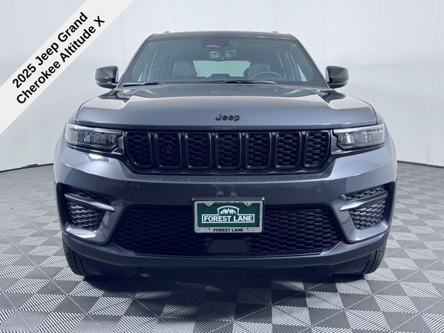 2025 Jeep Grand Cherokee Altitude photo 3