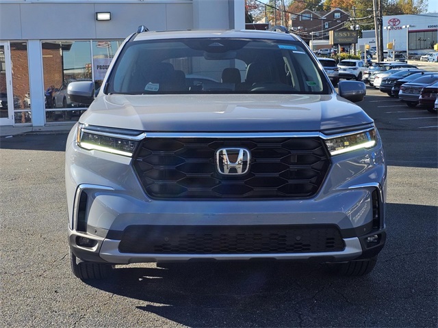 2025 Honda Pilot Touring photo 2
