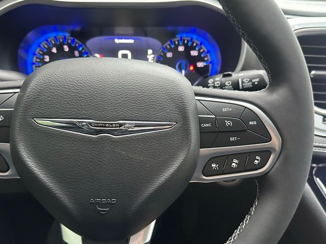 2026 Chrysler Pacifica photo 22
