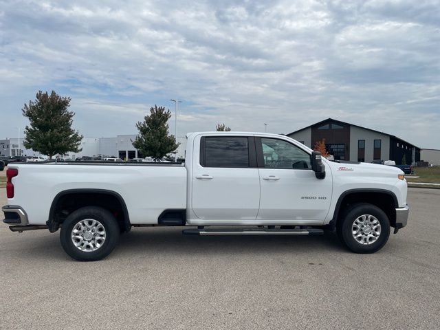 2020 Chevrolet Silverado 2500HD LT photo 2