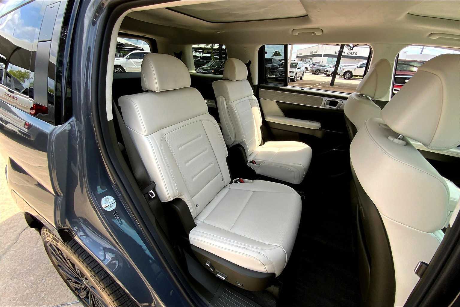 2025 Hyundai Santa Fe Calligraphy photo 18
