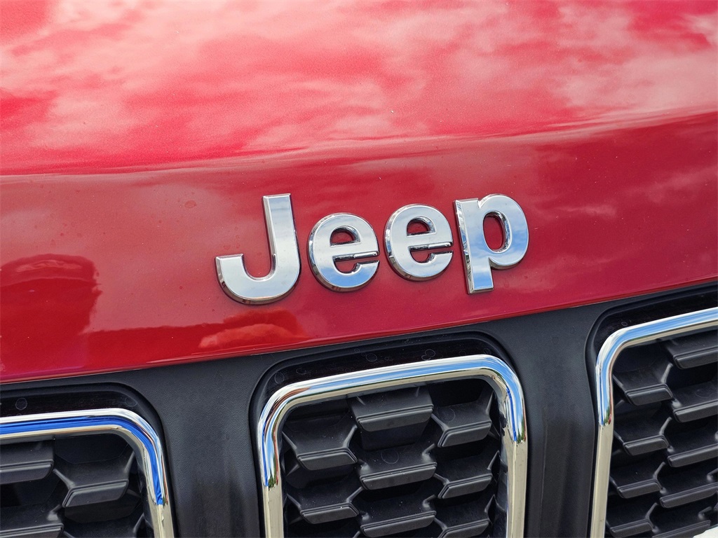 2025 Jeep Compass Latitude photo 3