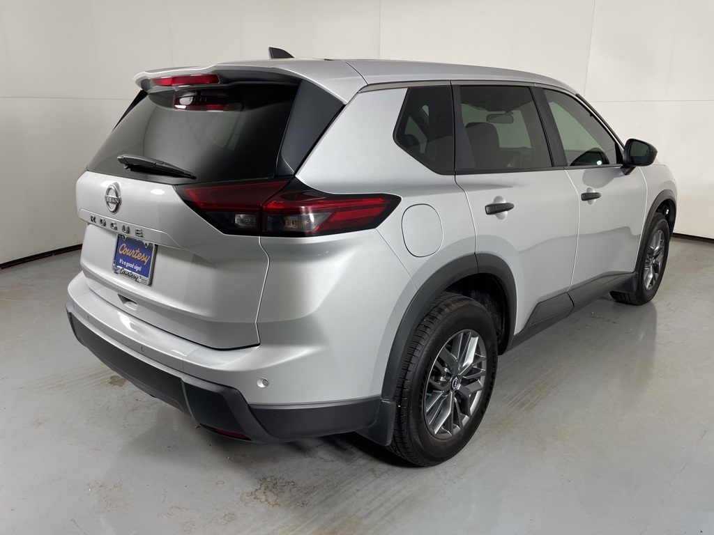 2024 Nissan Rogue S photo 4