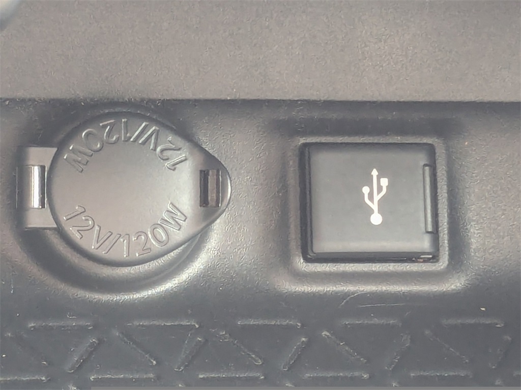 2021 Toyota RAV4 LE photo 20
