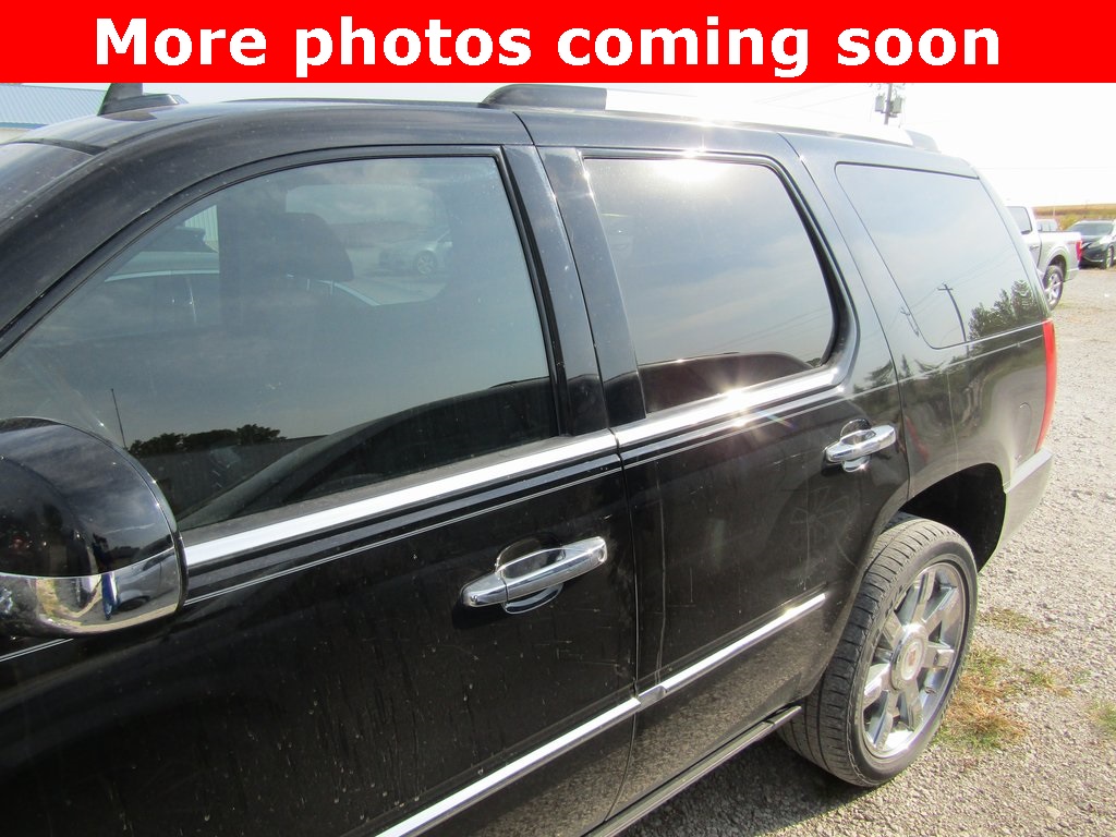 2013 Cadillac Escalade Luxury photo 2