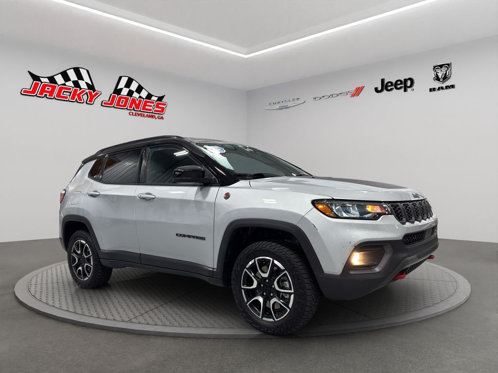 2024 Jeep Compass Trailhawk photo 2