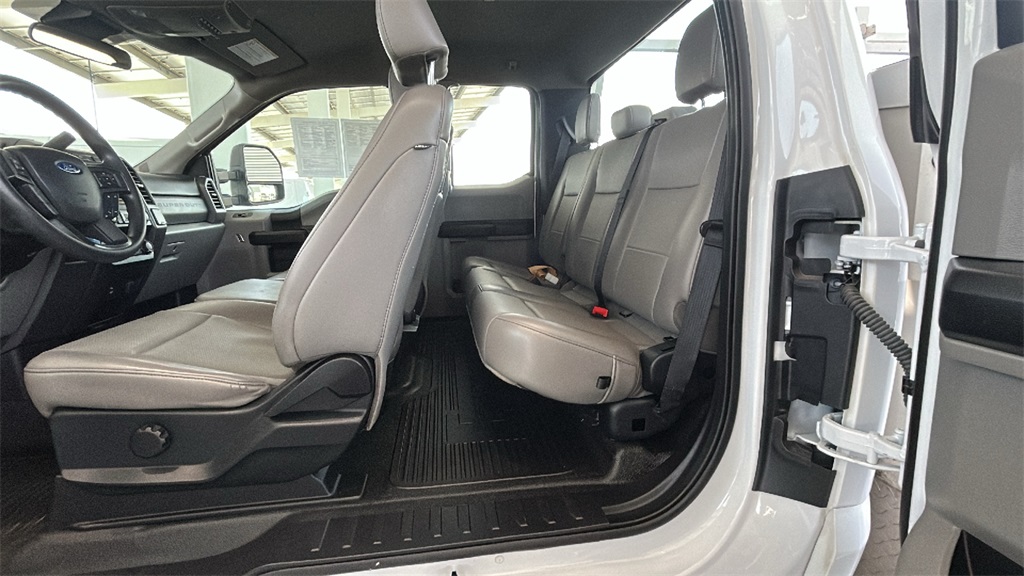 2021 Ford F-350 photo 21