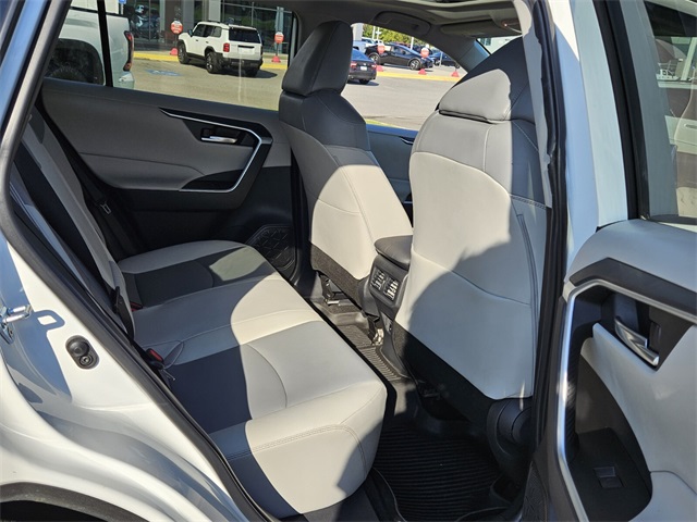 2023 Toyota RAV4 XLE Premium photo 17
