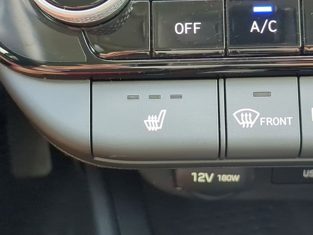 2023 Hyundai Elantra SEL photo 19