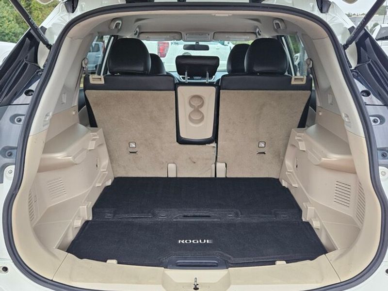 2016 Nissan Rogue SV photo 10