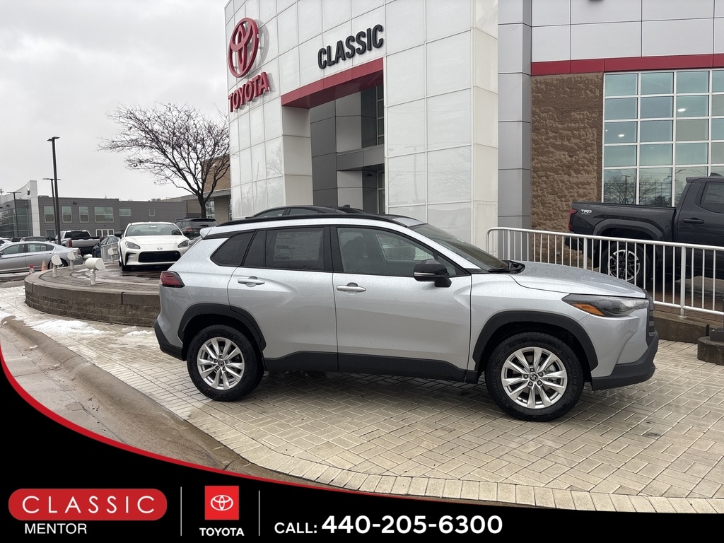 2026 Toyota Corolla Cross LE's photo
