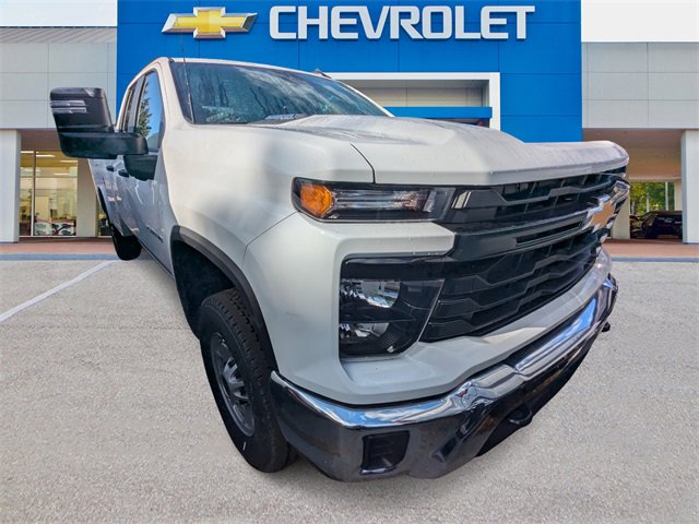 New 2025 Summit White Chevrolet WT image 1