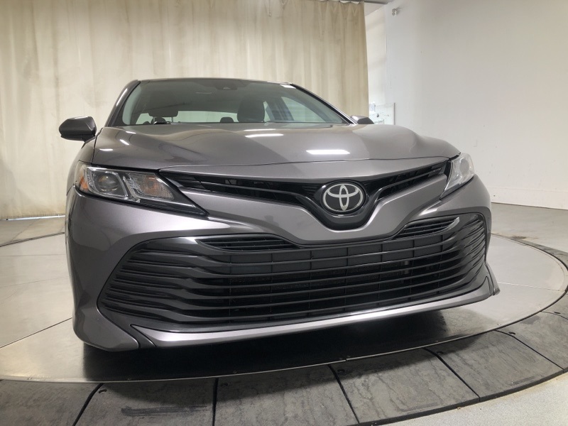 2019 Toyota Camry LE photo 2