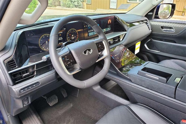 2025 Infiniti QX80 Luxe photo 4
