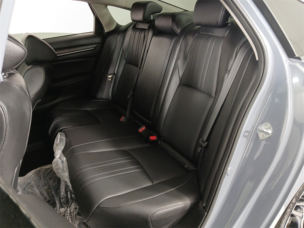 2022 Honda Accord Hybrid Touring photo 17