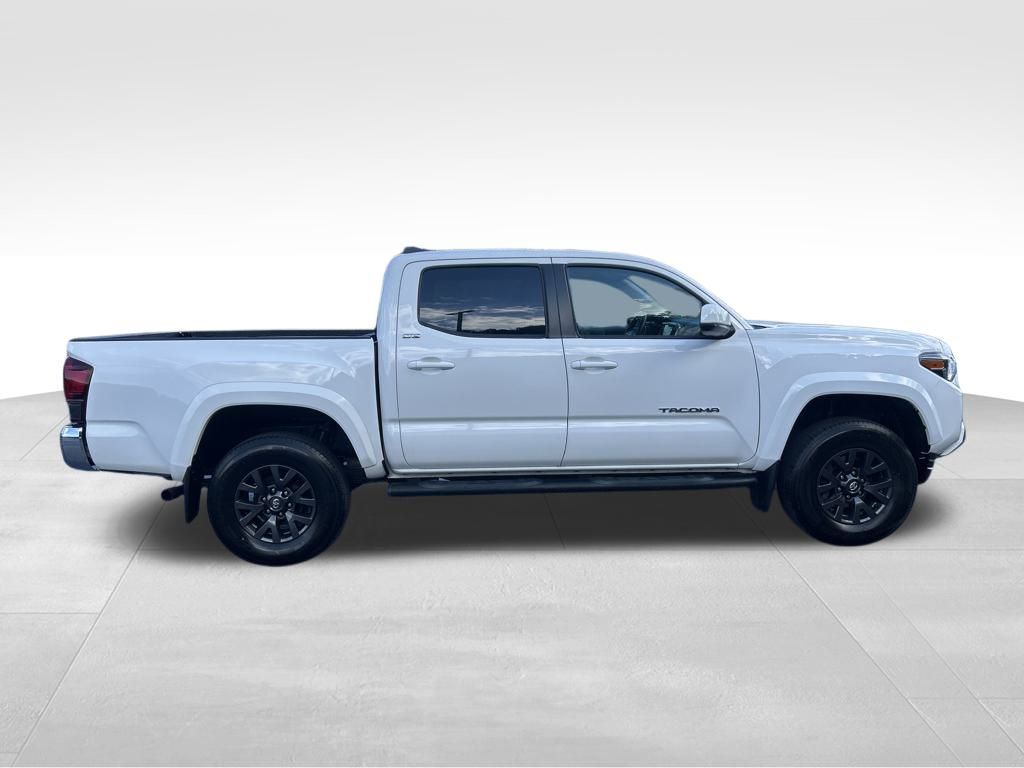 2022 Toyota Tacoma SR5 photo 6