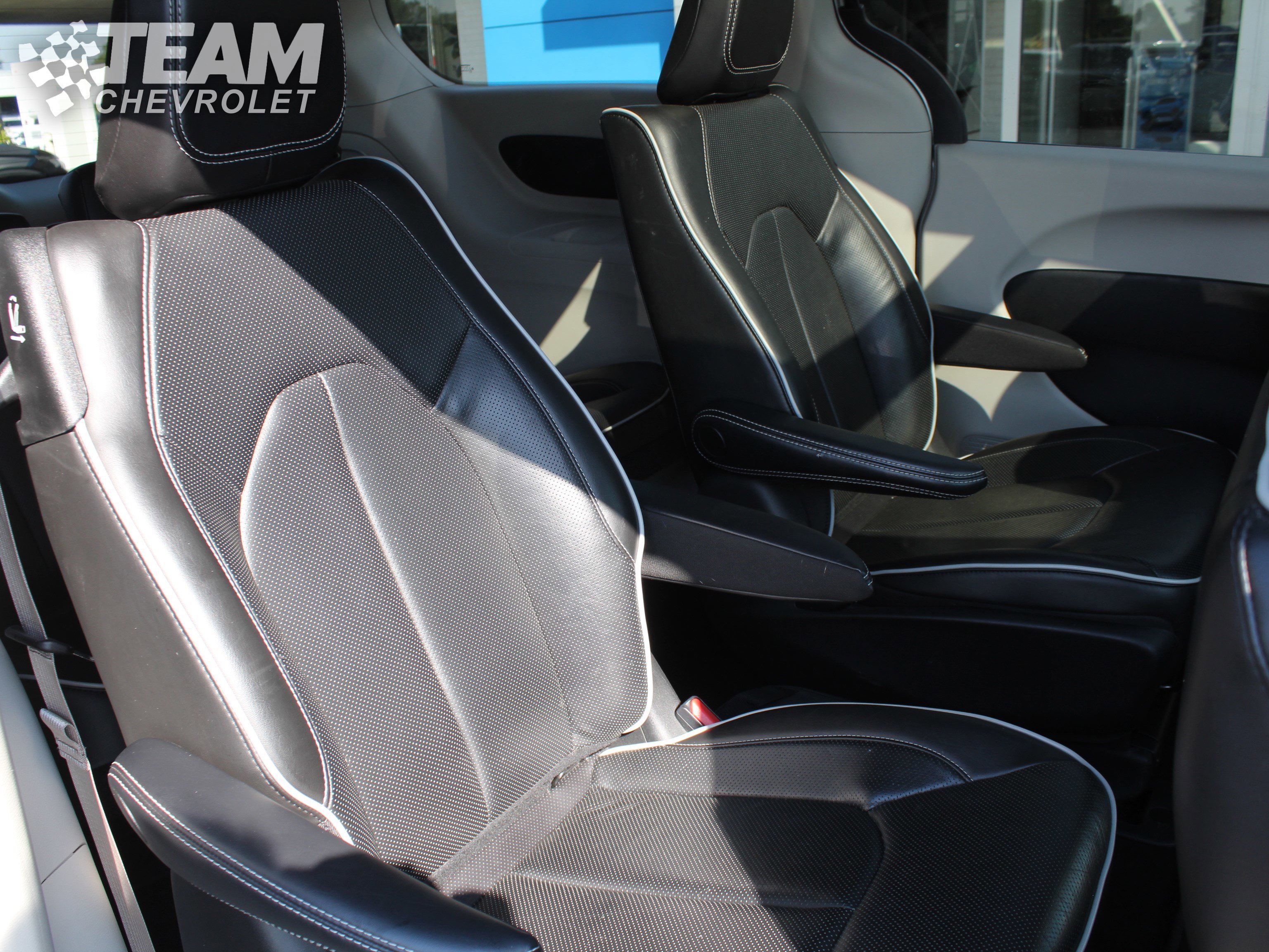 2022 Chrysler Pacifica Hybrid Limited photo 26