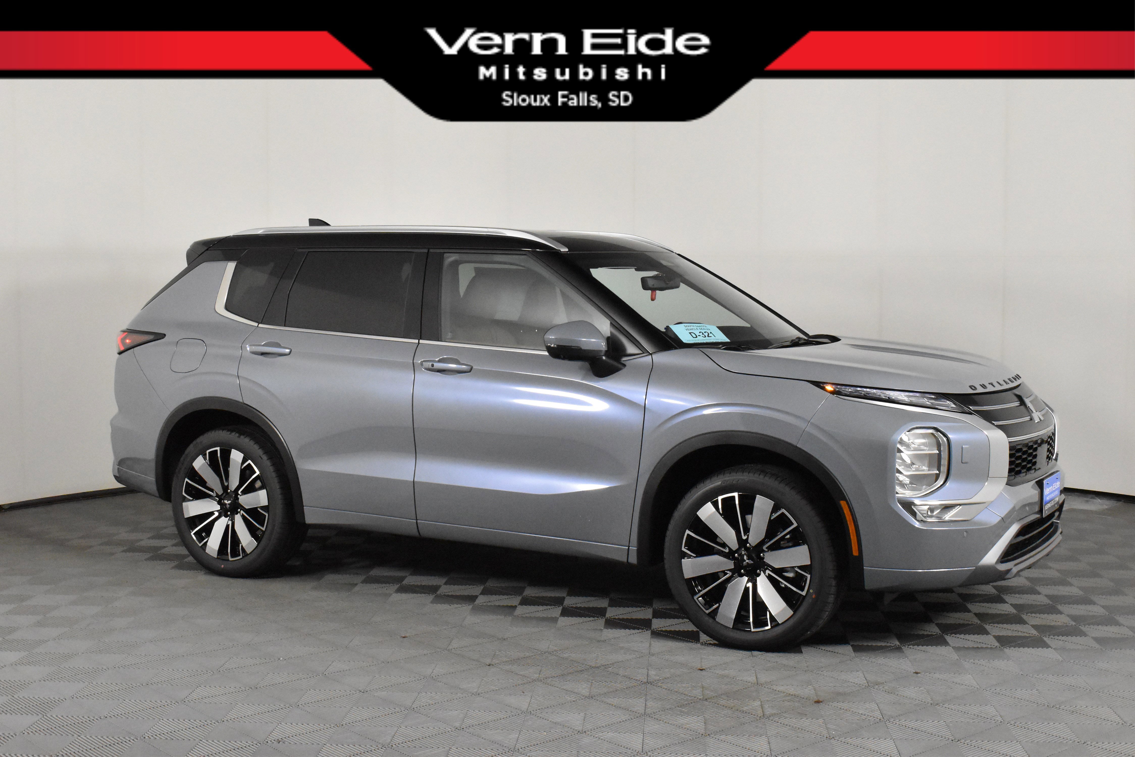 2025 Mitsubishi Outlander SEL's photo