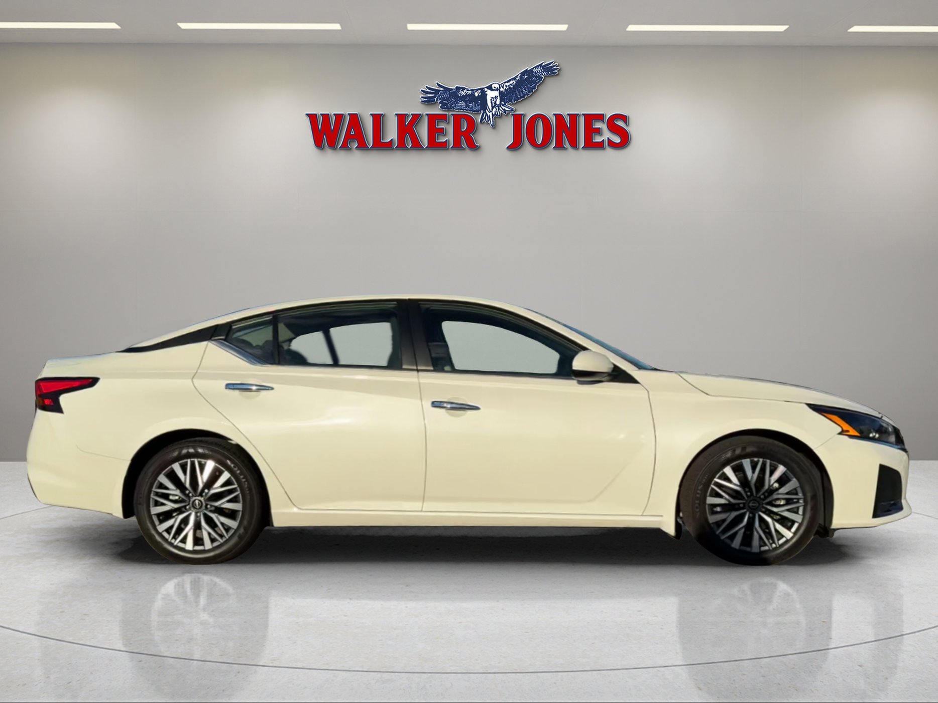 2024 Nissan Altima 2.5 SV photo 2