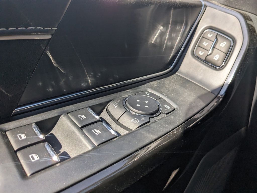 2025 Ford F-150 Lightning Platinum photo 29