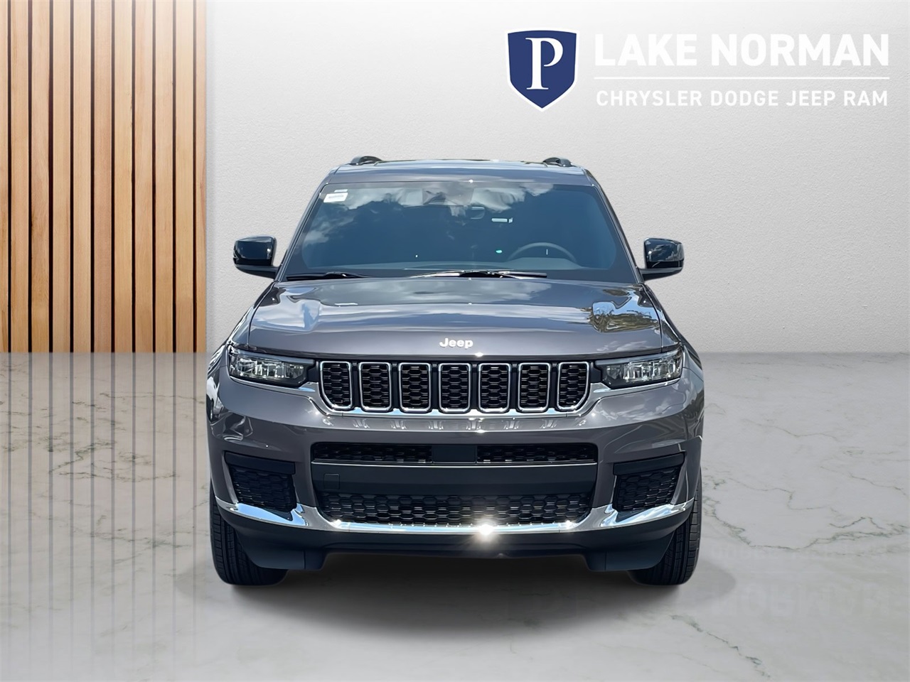 2025 Jeep Grand Cherokee Laredo photo 3