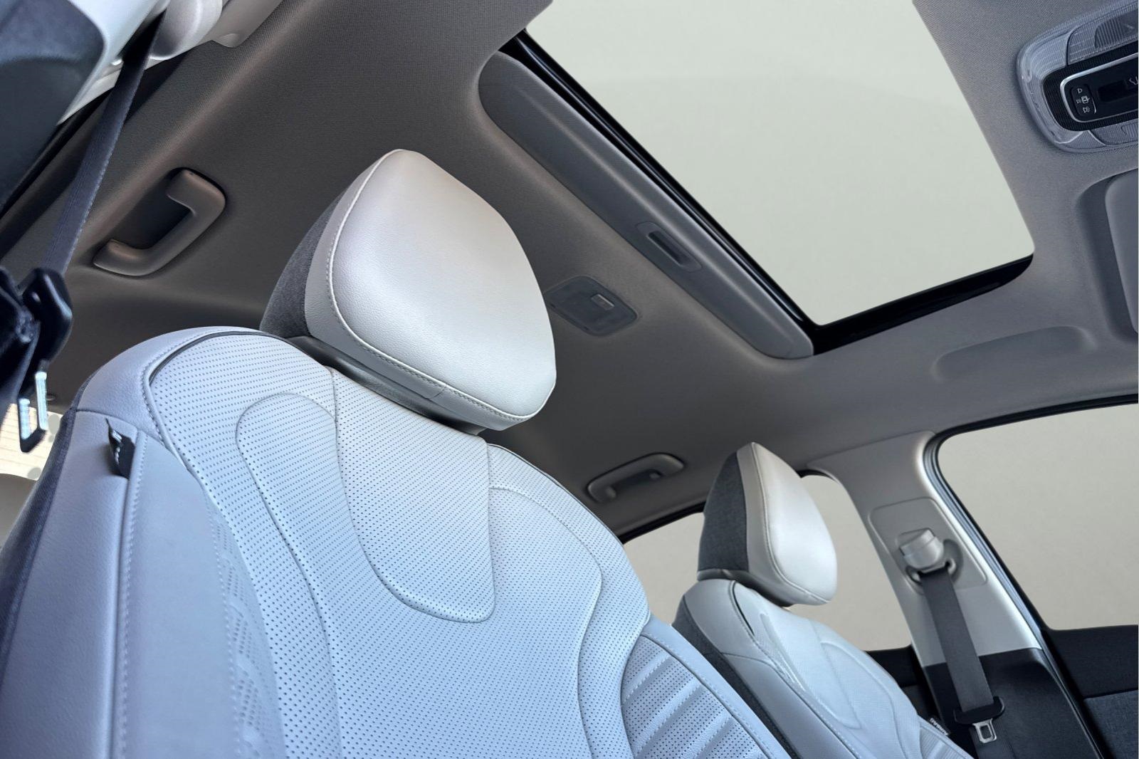 2023 Hyundai Elantra Limited photo 17