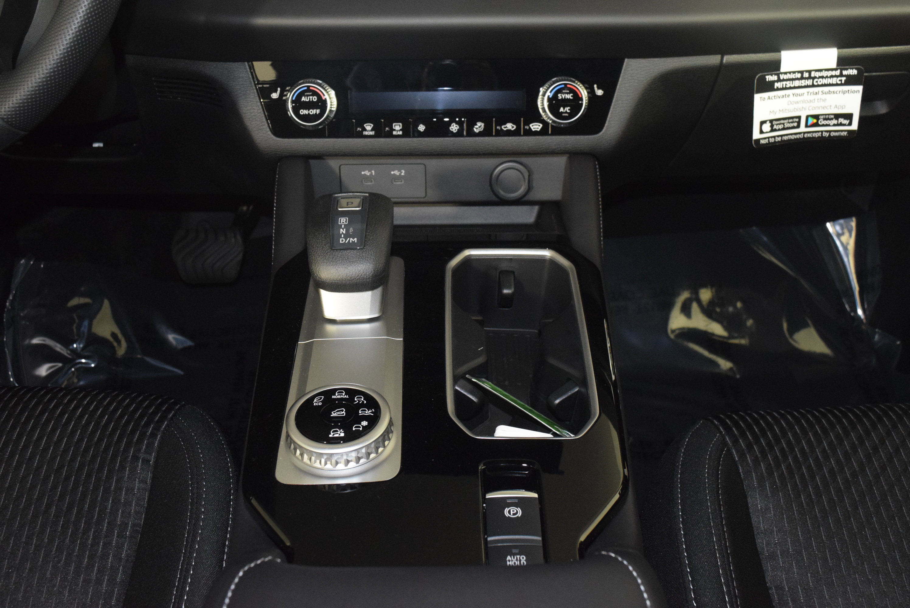 2025 Mitsubishi Outlander ES photo 13
