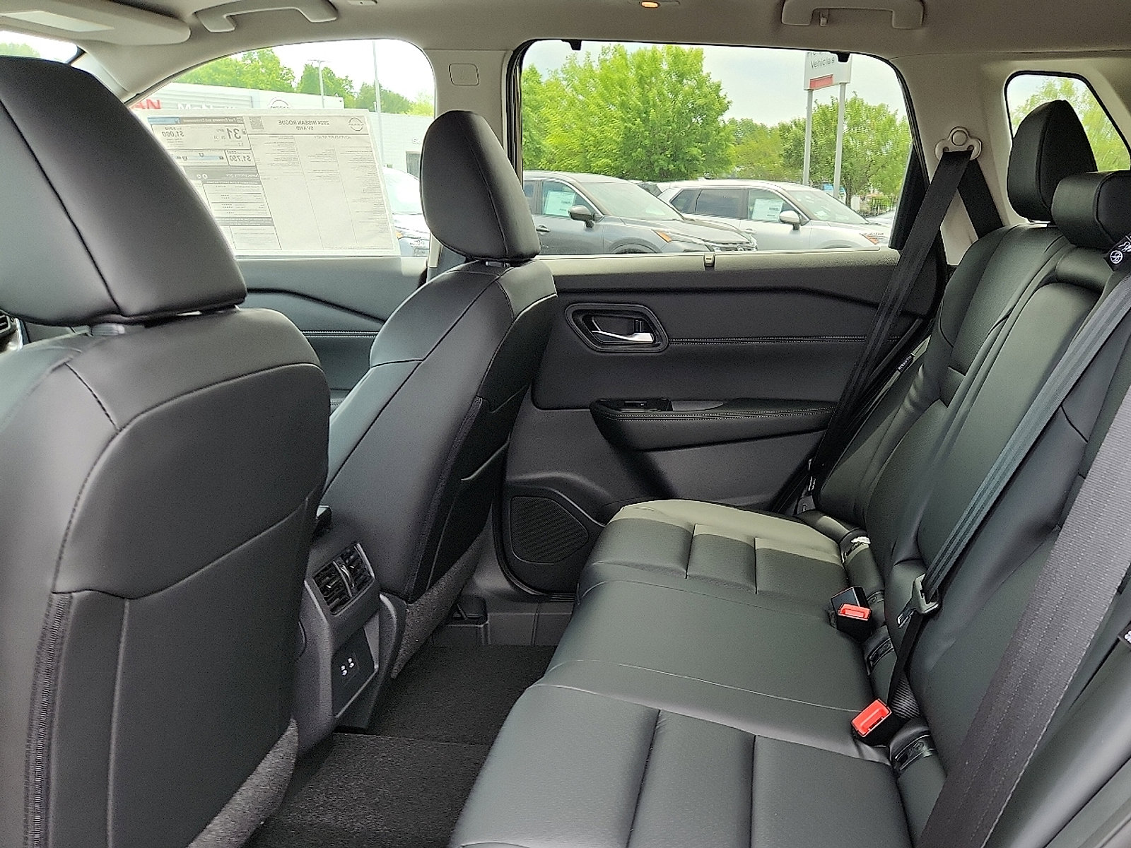 2025 Nissan Rogue SV photo 6