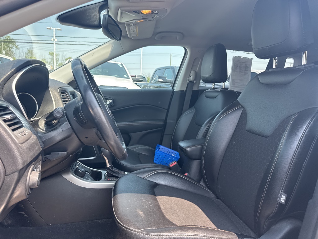 2021 Jeep Compass Latitude photo 2