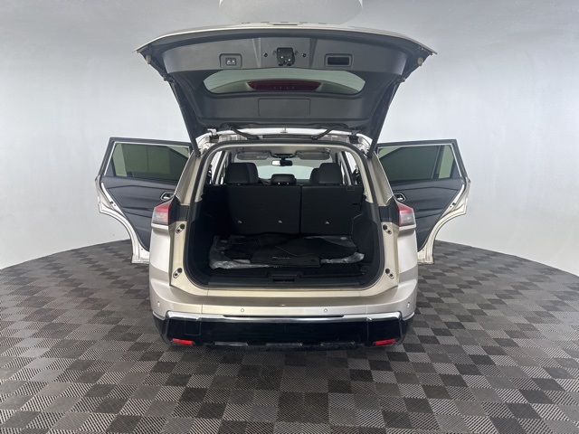 2024 Nissan Rogue Platinum photo 15