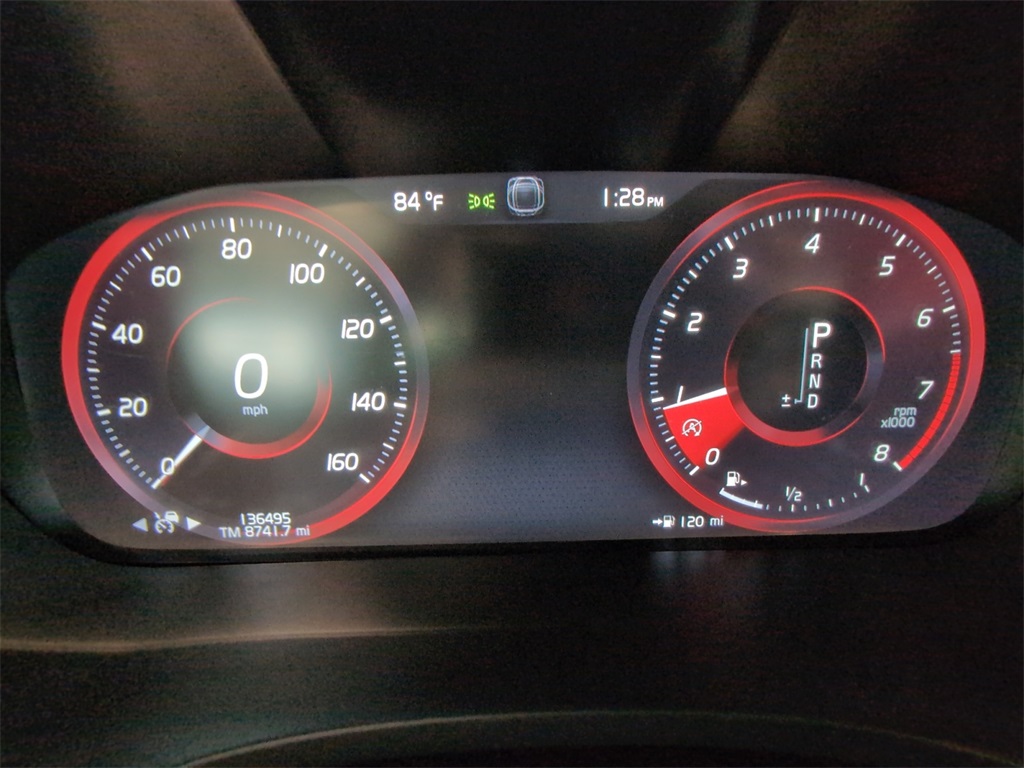 2018 Volvo XC60 T5 Momentum photo 19