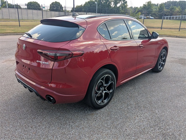 2022 Alfa Romeo Stelvio Ti photo 6