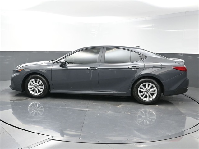2025 Toyota Camry LE photo 4