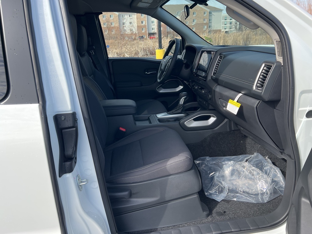 2024 Nissan Frontier SV photo 13