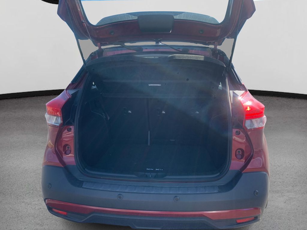 2020 Nissan Kicks SR photo 10