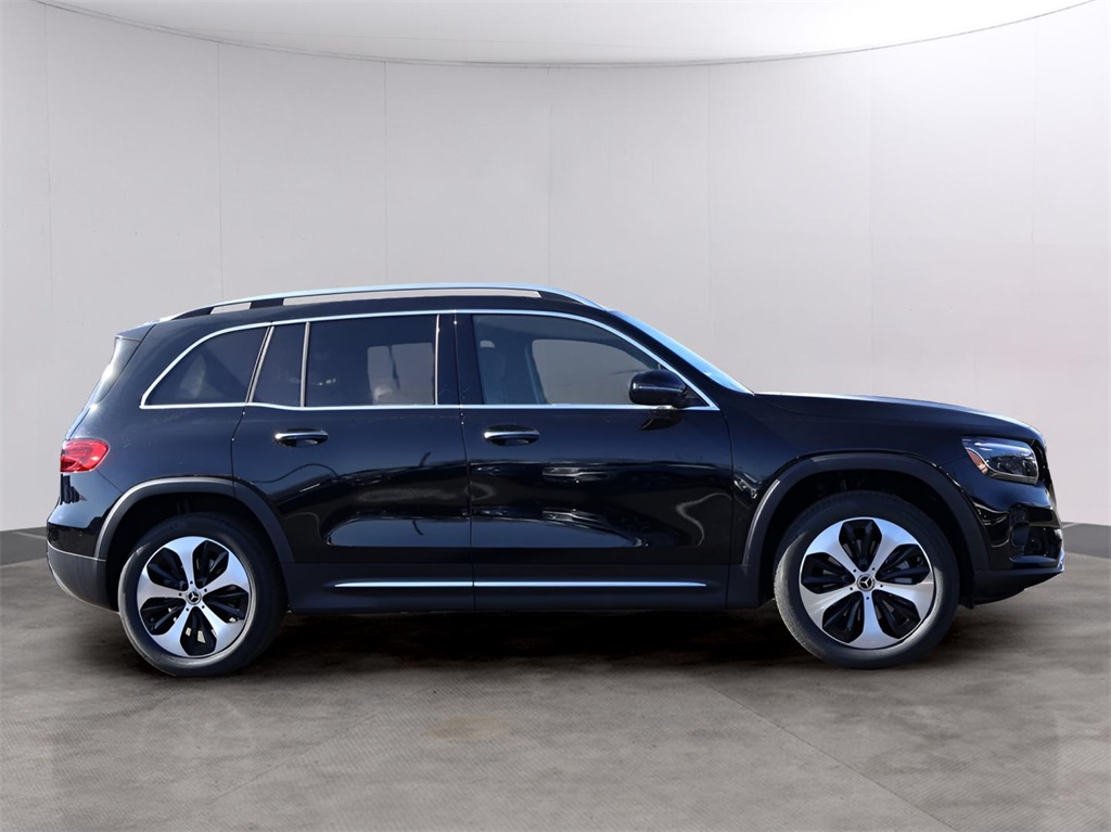 2025 Mercedes Benz GLB 250 4MATIC photo 4