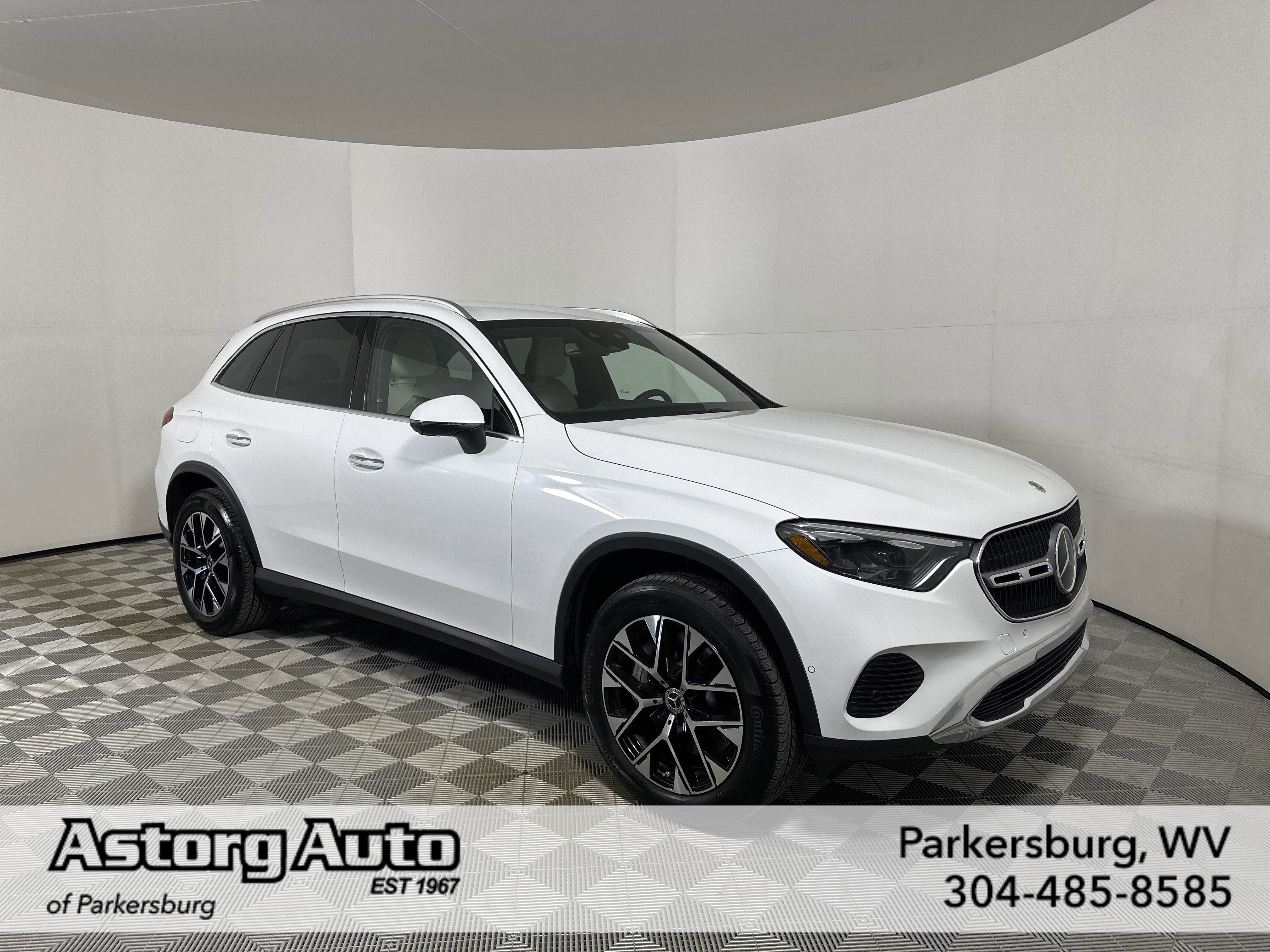 2025 Mercedes-Benz GLC Base's photo