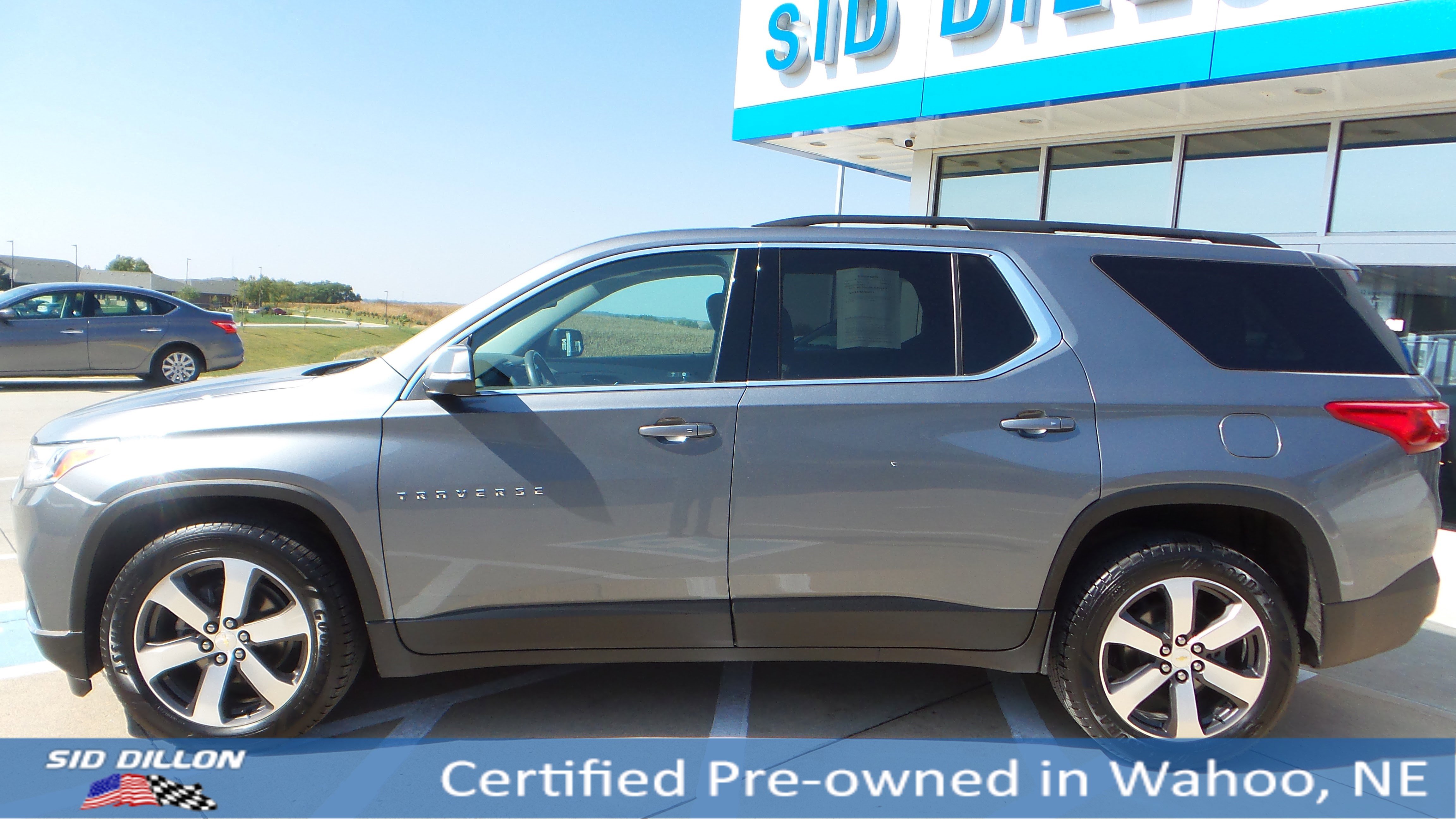 2021 Chevrolet Traverse Leather photo 2