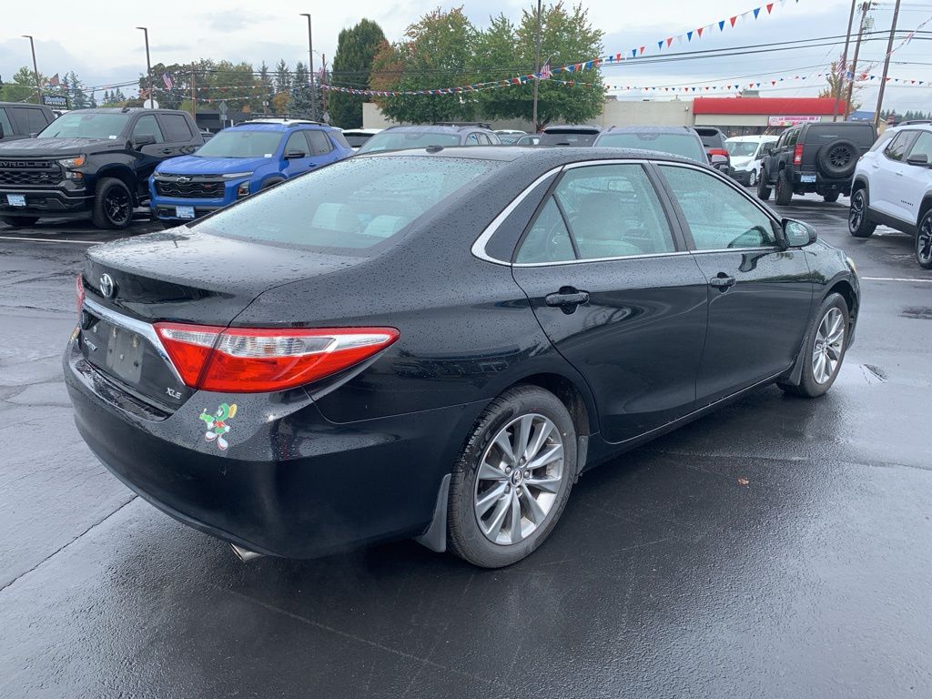 2015 Toyota Camry XLE photo 2