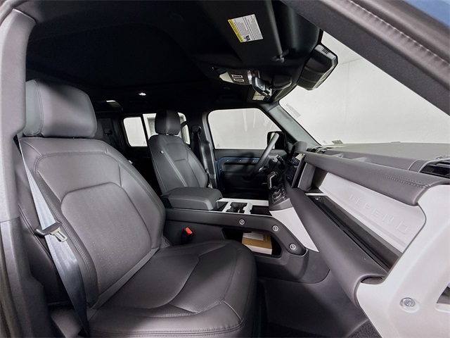 2025 Land Rover Defender 110 S photo 28