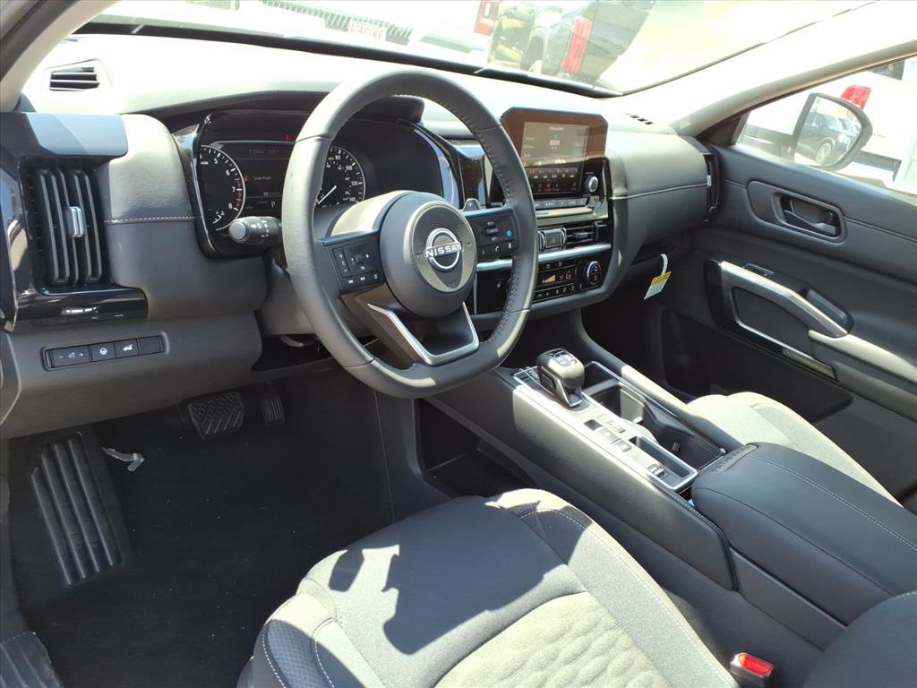 2025 Nissan Pathfinder SV photo 9