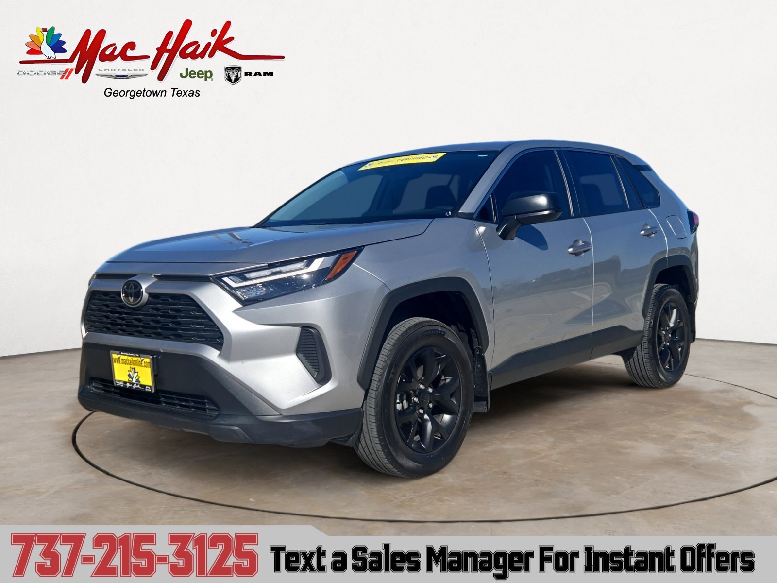 2024 Toyota RAV4 LE's photo