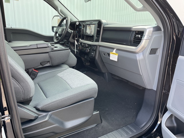 2025 Ford F-250 XLT photo 3