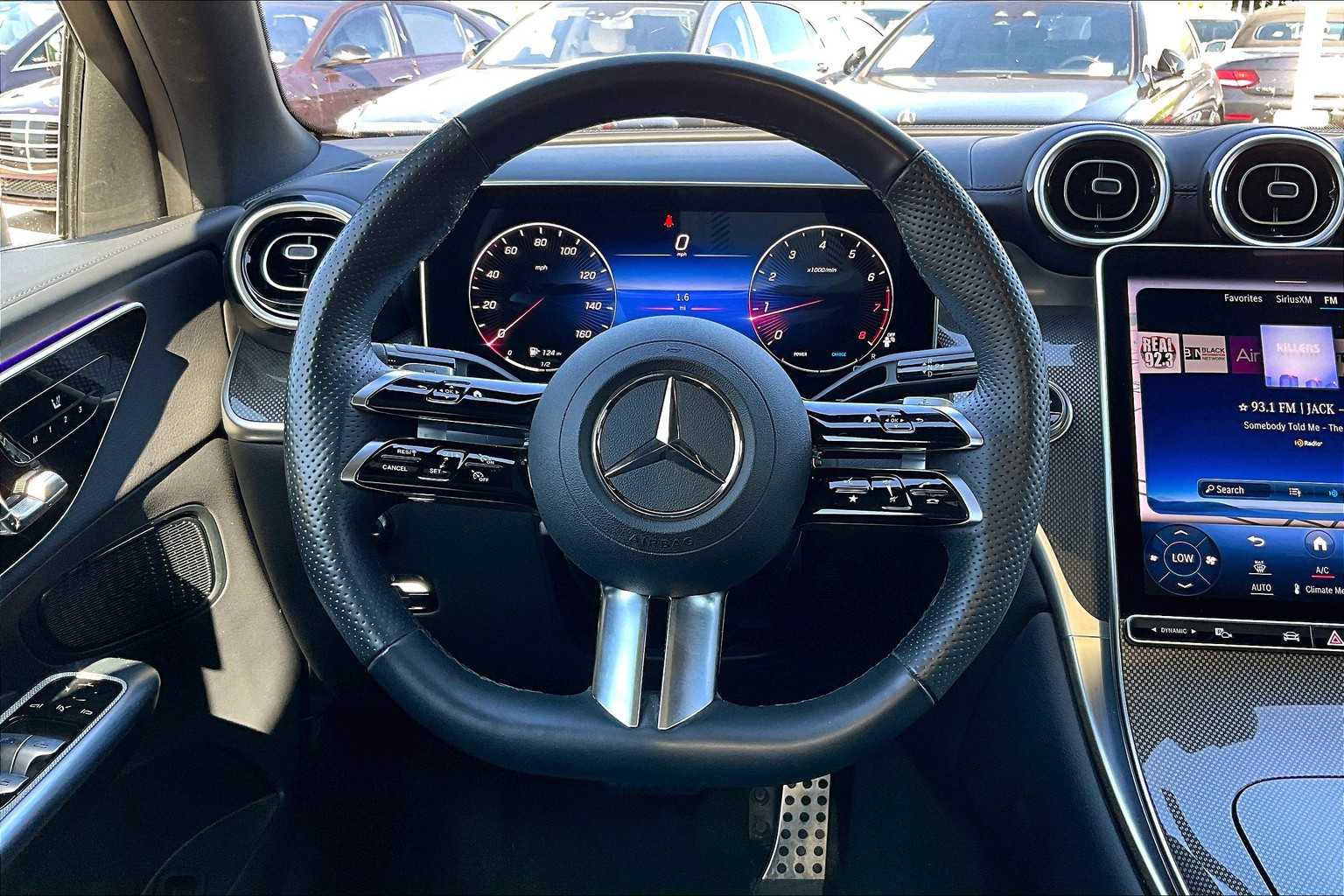 2024 Mercedes Benz GLC 300 4MATIC photo 5