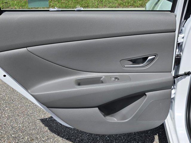 2025 Hyundai Elantra SEL Convenience photo 9