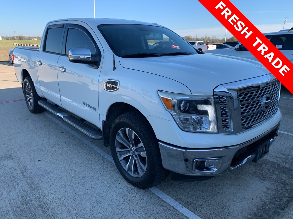2017 Nissan Titan SL's photo