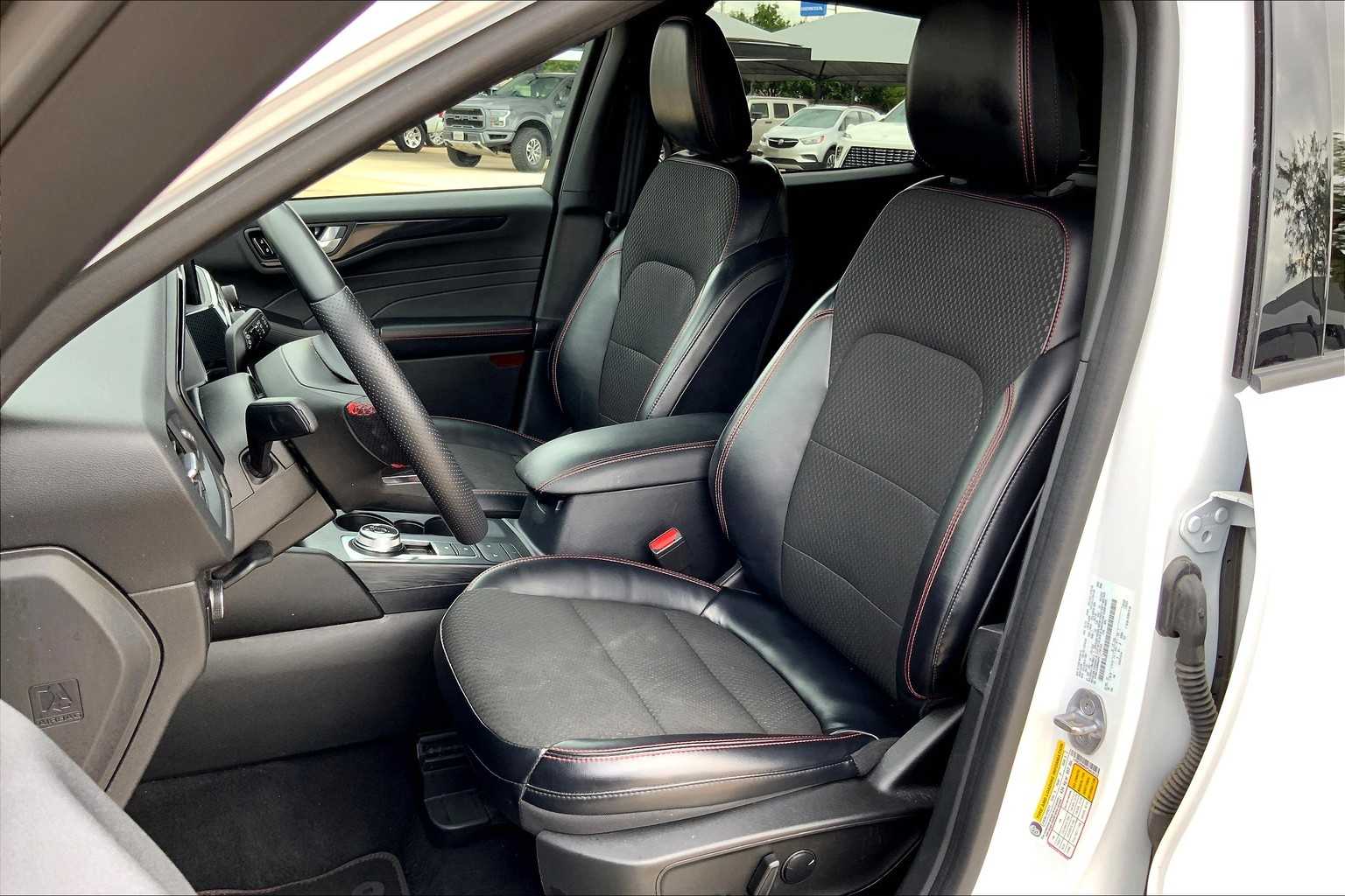 2023 Ford Escape ST-Line photo 7