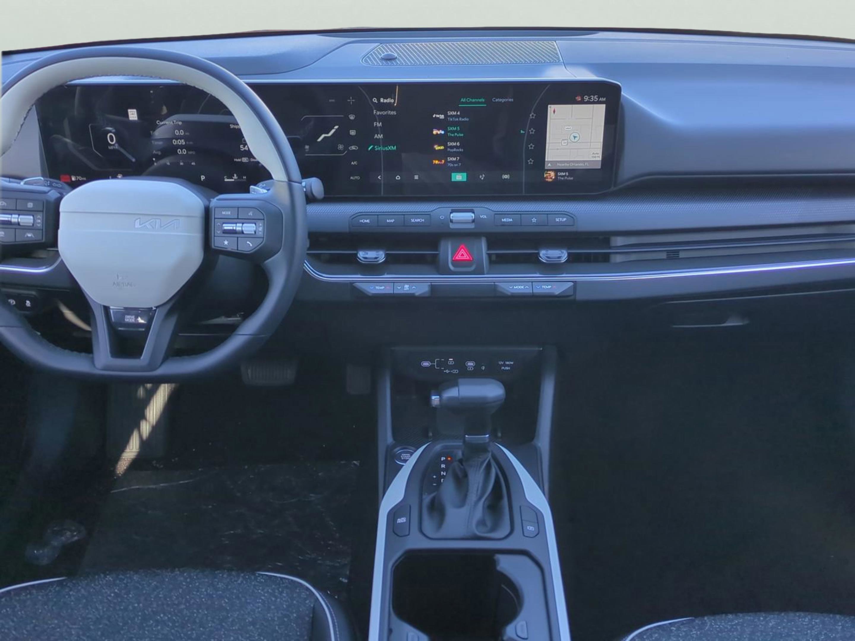 2025 Kia K4 GT-Line photo 11