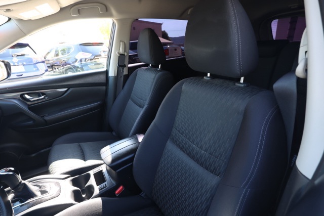2018 Nissan Rogue SV photo 13