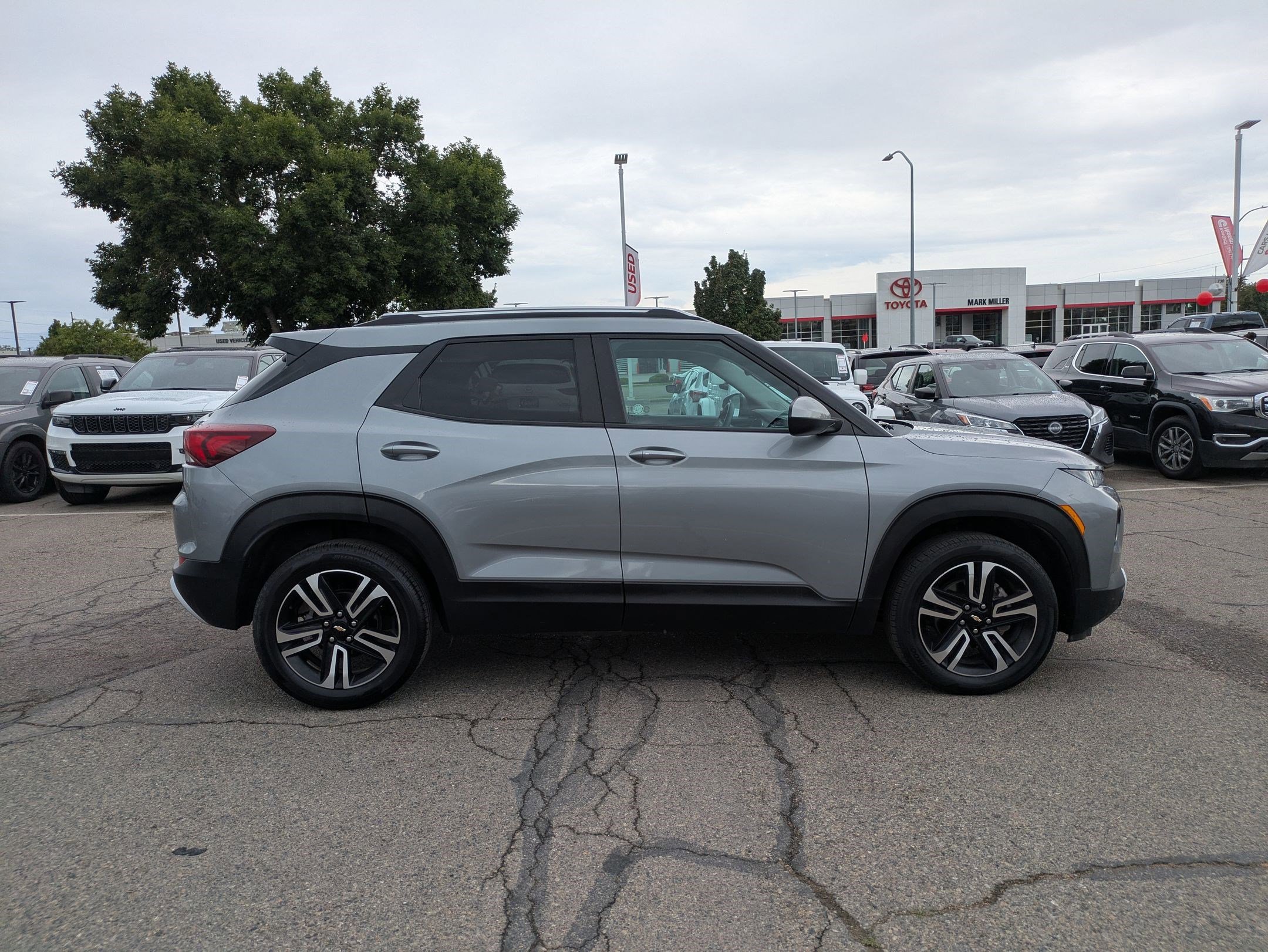 2023 Chevrolet Trailblazer LT photo 2